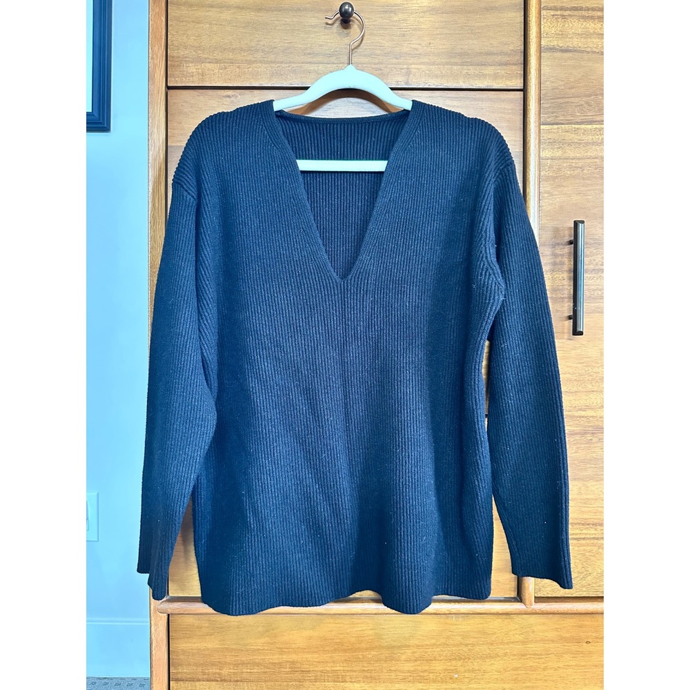 Black Ribbed V-Neck Knit Sweater Size Small Black Excellent